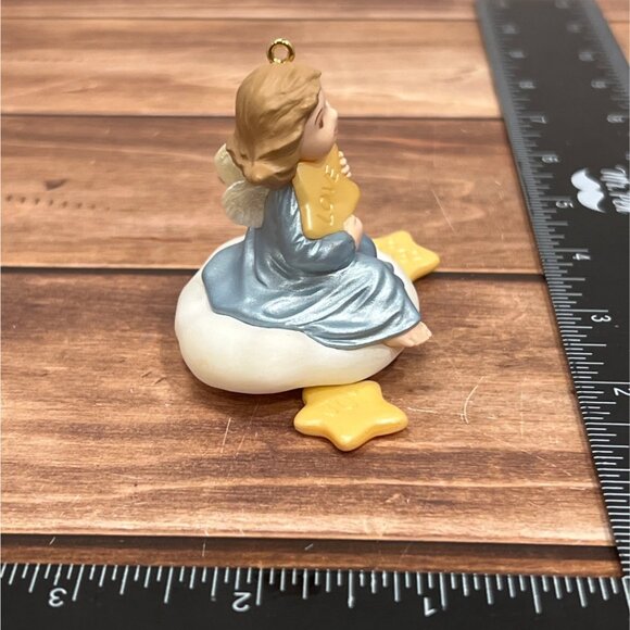 1995 HALLMARK ORNAMENT QX5979 THREE WISHES ANGEL SITTING ON A CLOUD W STARS - Picture 8 of 11